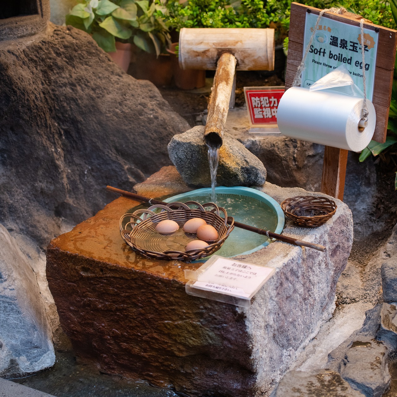 熊本の黒川温泉で楽しむ湯煙と和装の魅力は？